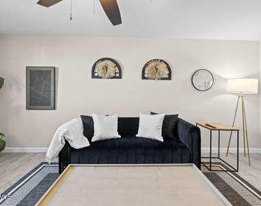 7441 Alameda Avenue - Photo Thumbnail 4