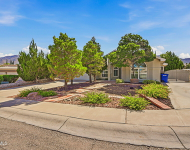 6141 Loma De Cristo Drive - Photo Thumbnail 2