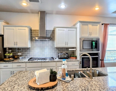 683 Codford Drive - Photo Thumbnail 7