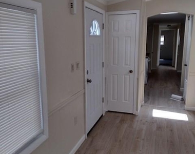 936 Main Street - Photo Thumbnail 6