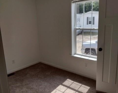 936 Main Street - Photo Thumbnail 4