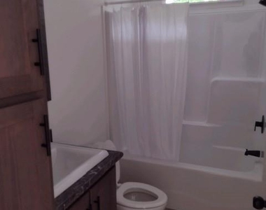 936 Main Street - Photo Thumbnail 5