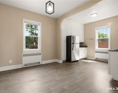 684 Farmington Avenue - Photo Thumbnail 10