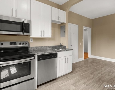 684 Farmington Avenue - Photo Thumbnail 15