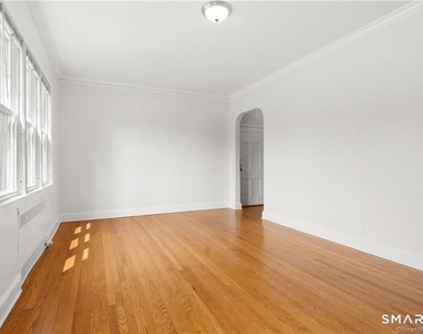 684 Farmington Avenue - Photo Thumbnail 9
