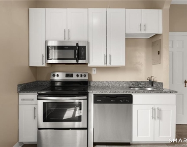 684 Farmington Avenue - Photo Thumbnail 16