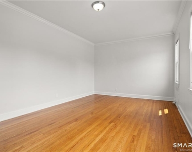 684 Farmington Avenue - Photo Thumbnail 6