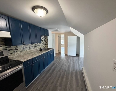 9 Forest Avenue - Photo Thumbnail 3