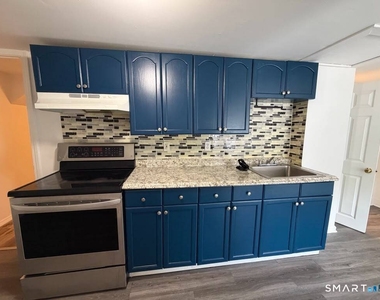 9 Forest Avenue - Photo Thumbnail 2