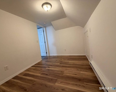 9 Forest Avenue - Photo Thumbnail 10