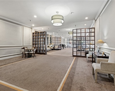 112 Washington Pl - Photo Thumbnail 20