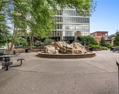 112 Washington Pl - Photo Thumbnail 23