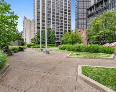 112 Washington Pl - Photo Thumbnail 25