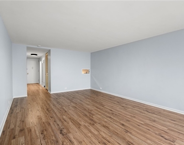 112 Washington Pl - Photo Thumbnail 10