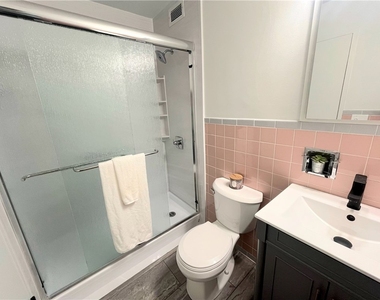112 Washington Pl - Photo Thumbnail 31
