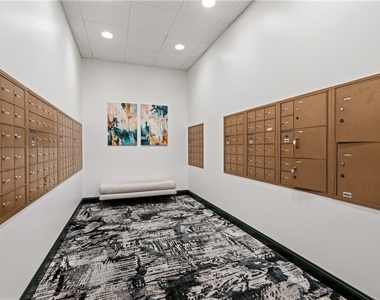 112 Washington Pl - Photo Thumbnail 5