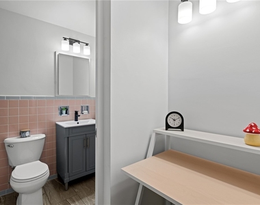 112 Washington Pl - Photo Thumbnail 18