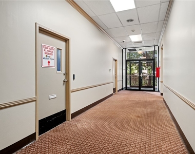 112 Washington Pl - Photo Thumbnail 22