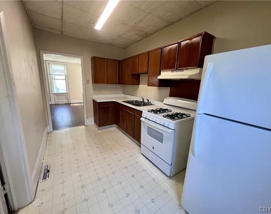 174 Syracuse Avenue - Photo Thumbnail 3