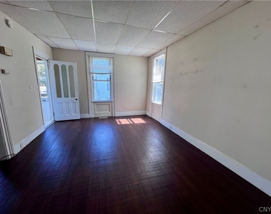 174 Syracuse Avenue - Photo Thumbnail 5
