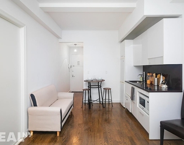 West 91st Street - Photo Thumbnail 1