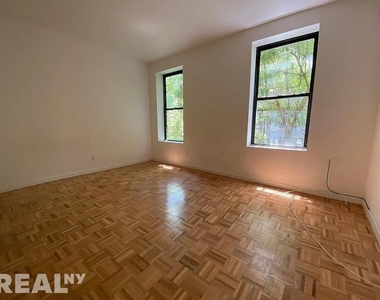 323a East 89th Street - Photo Thumbnail 1