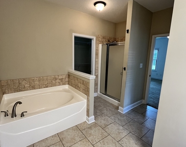 416 Hunts Landing Drive - Photo Thumbnail 7