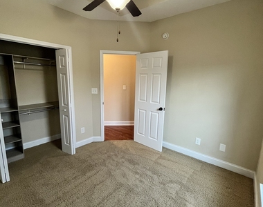 416 Hunts Landing Drive - Photo Thumbnail 3