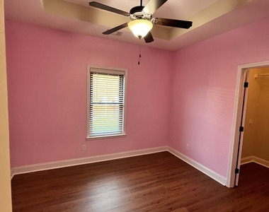 416 Hunts Landing Drive - Photo Thumbnail 1