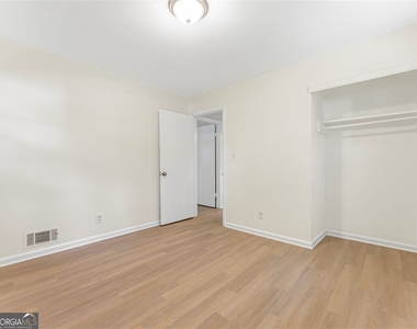 6371 Westbury Road - Photo Thumbnail 18