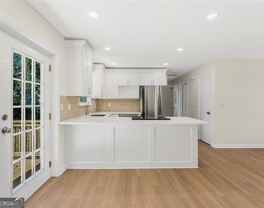6371 Westbury Road - Photo Thumbnail 6