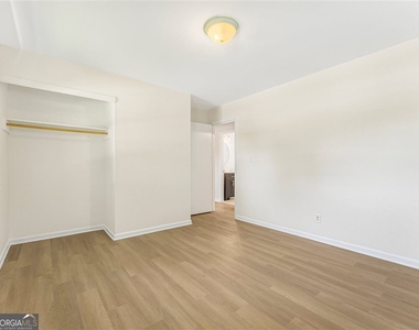 6371 Westbury Road - Photo Thumbnail 16