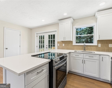 6371 Westbury Road - Photo Thumbnail 12