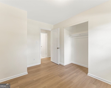 6371 Westbury Road - Photo Thumbnail 14