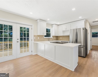 6371 Westbury Road - Photo Thumbnail 10