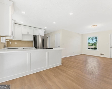 6371 Westbury Road - Photo Thumbnail 8
