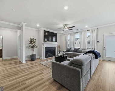 3168 Shirecrest Lane - Photo Thumbnail 7