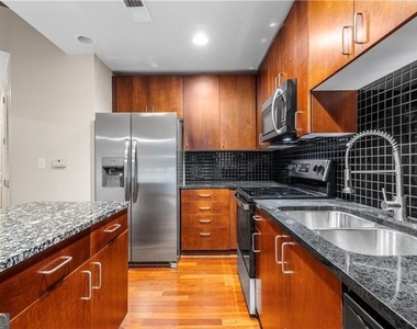 250 Pharr Road Ne - Photo Thumbnail 2