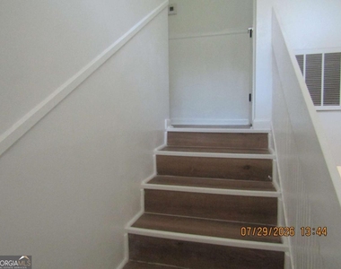 513 Juniper Way - Photo Thumbnail 12