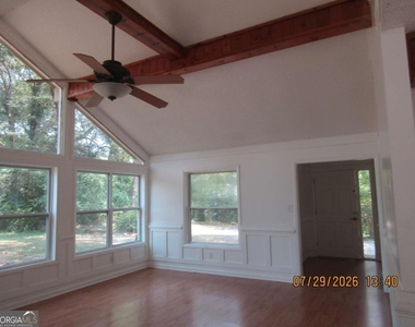 513 Juniper Way - Photo Thumbnail 2