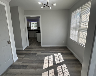 6571 Rock Springs Road - Photo Thumbnail 10