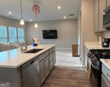 334 Traminer Way - Photo Thumbnail 4