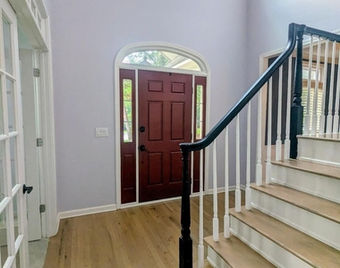 305 Windsor Place - Photo Thumbnail 6