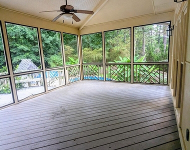 305 Windsor Place - Photo Thumbnail 8