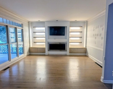 305 Windsor Place - Photo Thumbnail 7