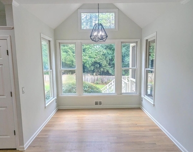 305 Windsor Place - Photo Thumbnail 12
