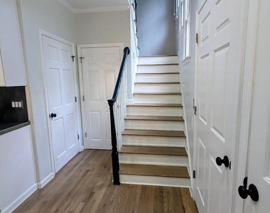 305 Windsor Place - Photo Thumbnail 17