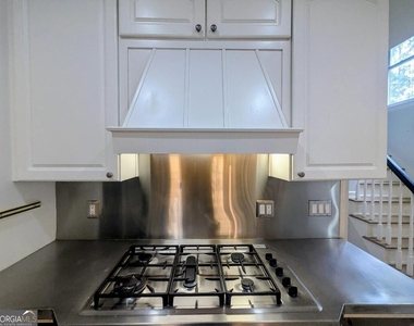 305 Windsor Place - Photo Thumbnail 14