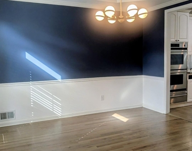305 Windsor Place - Photo Thumbnail 5