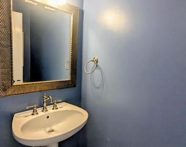 305 Windsor Place - Photo Thumbnail 3